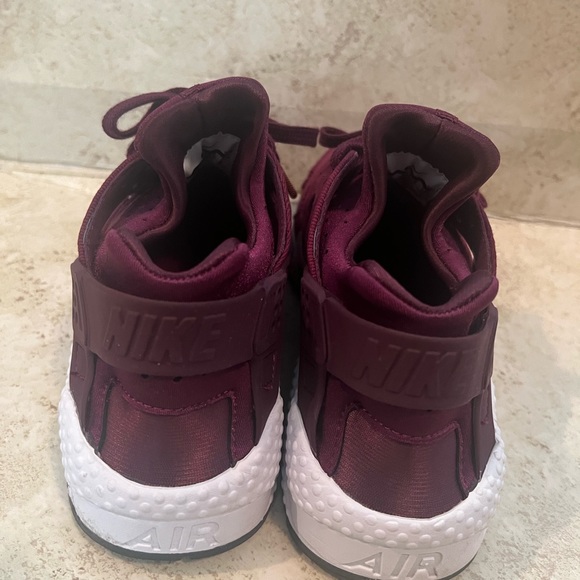 Huarache SE Run size 9 - Picture 3 of 5